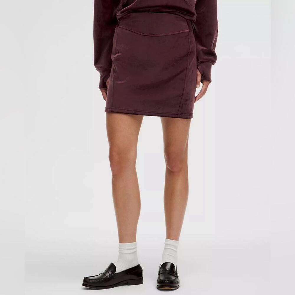 Lululemon Scuba High-Rise Mini Skirt
Velvet Garnet Size M Luxurious Soft